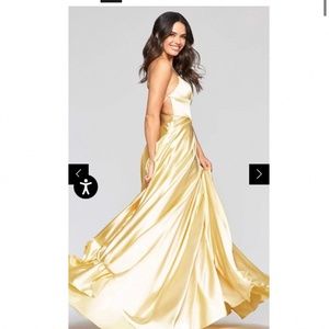 Selling Faviana yellow silk prom dress!! Worn once!